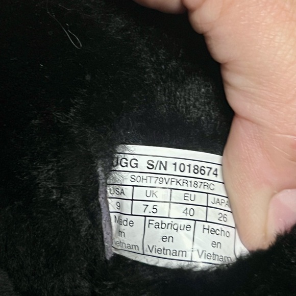 Ugg Jerene Booties used in great shape size 9 - Picture 9 of 11